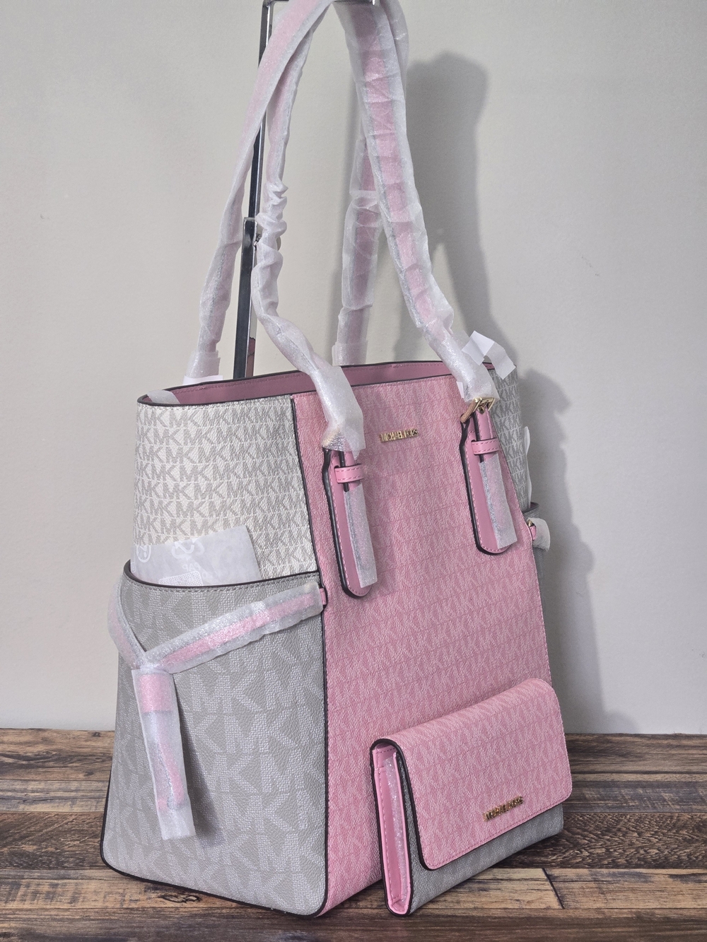 Michael Kors Voyager Colorblock Tote And Wallet Set - Picture 4 of 9